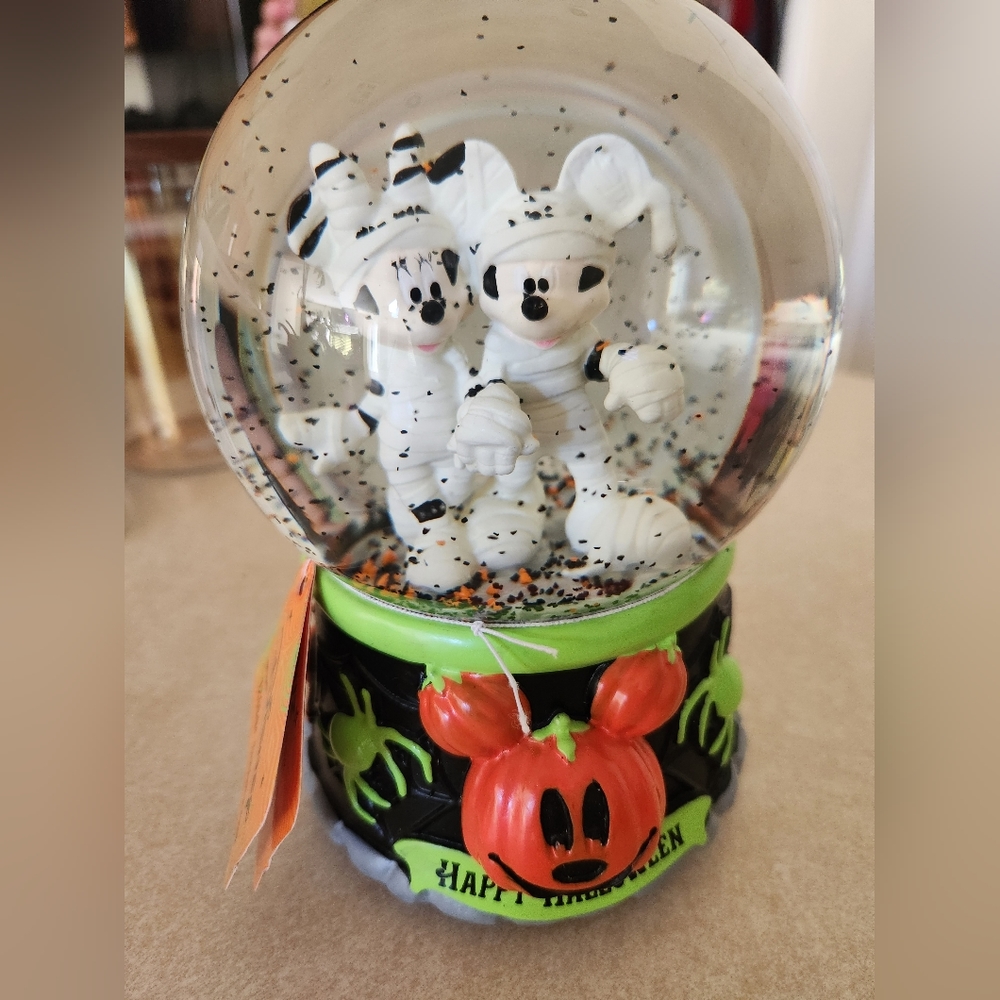Disney Mickey Mouse and Minnie Mouse Mummy musical snow globe